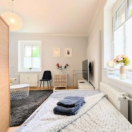 Geraeumiges & Helles Nahe Leipzig Apartamento *